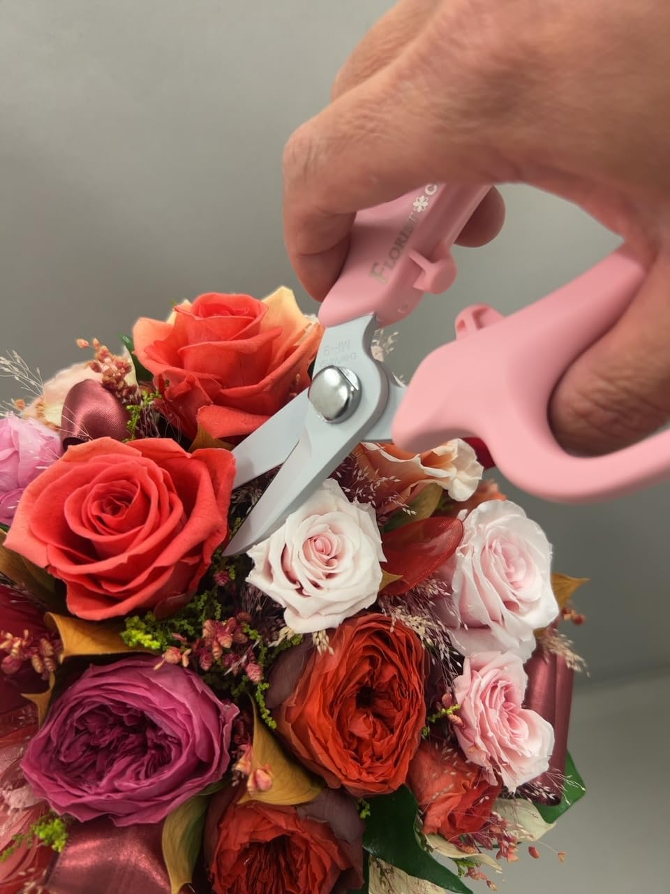 CHIKAMASA MF-9000, Precision Shears for Florists, Carbon Steel with Fluorine Coating and built-in wire cutter. For flower arrangement, fresh flowers, general gardening. Designed with florists. (Black)