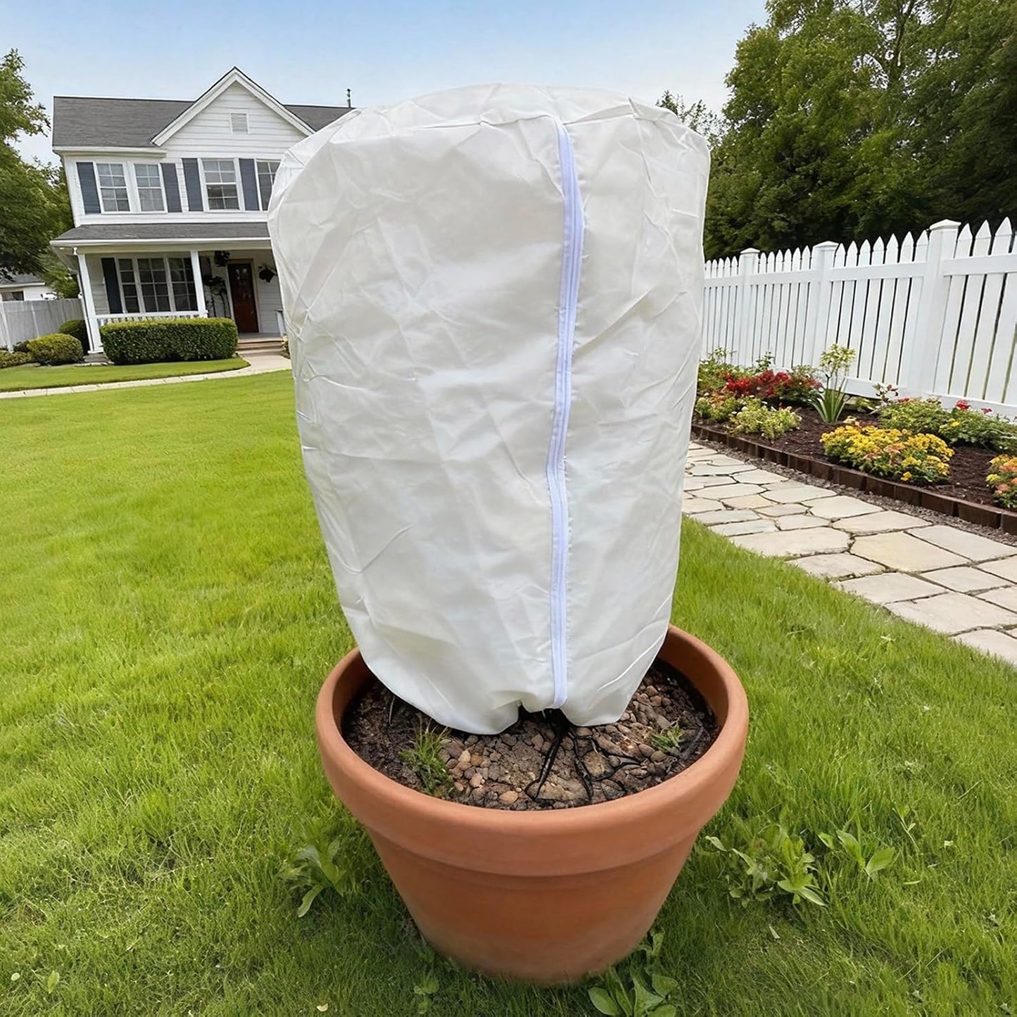 Plant Frost Cover, Zipper and Drawstring (31.5“ x 19.5”) Outdoor Winter Thickened Reusable Frost Cloth Plant Freeze Protection, Outdoor Plants, Fruit Trees, and Potted Plants (2-Pack)