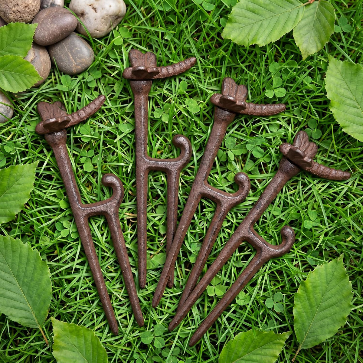 4 Pack Garden Hose Guide Stakes Bulk 9.5'' Rusty Dragonfly Garden Hose Guide Spike Decorative Cast Iron Stakes Holder Heavy Duty Metal Outdoor Nails Tool for Lawn Yard Patio Plant Protection