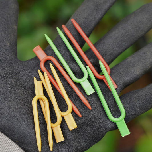 120 Pcs Plastic Strawberry Plant Support Pins Plant Clips Garden Pins for Plant Cutting,3 Colors U-Shaped Anchor Clips for Cuttings, Strawberry Runners While They Root