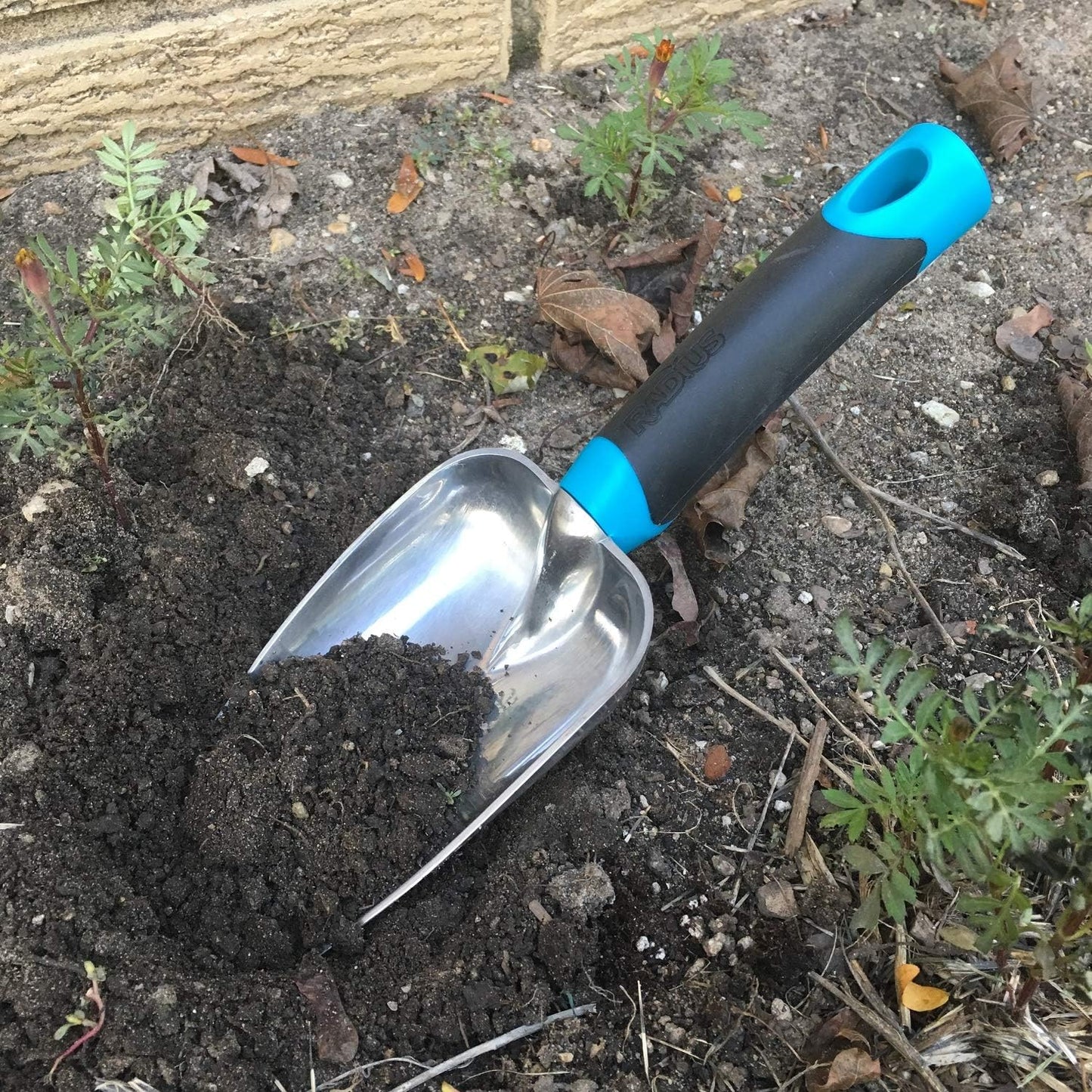 15011 Dig Garden Hand Trowel, Red