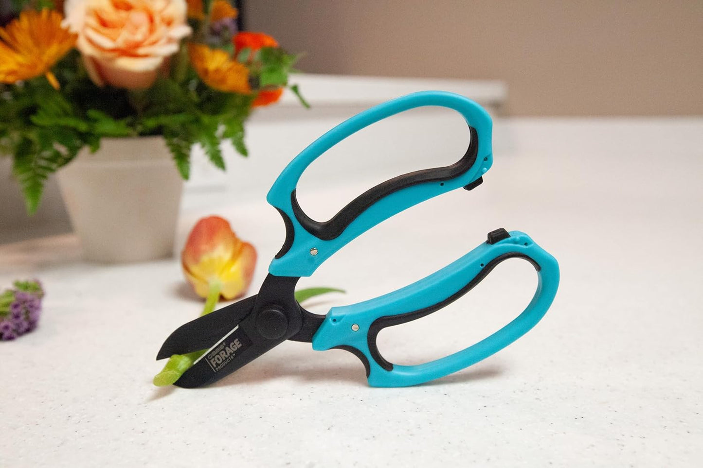 OASIS Forage Strain Reducing Ippon Floral Scissors | Precision Cut Stainless Steel Blades | Bright Blue Soft Grip Handle