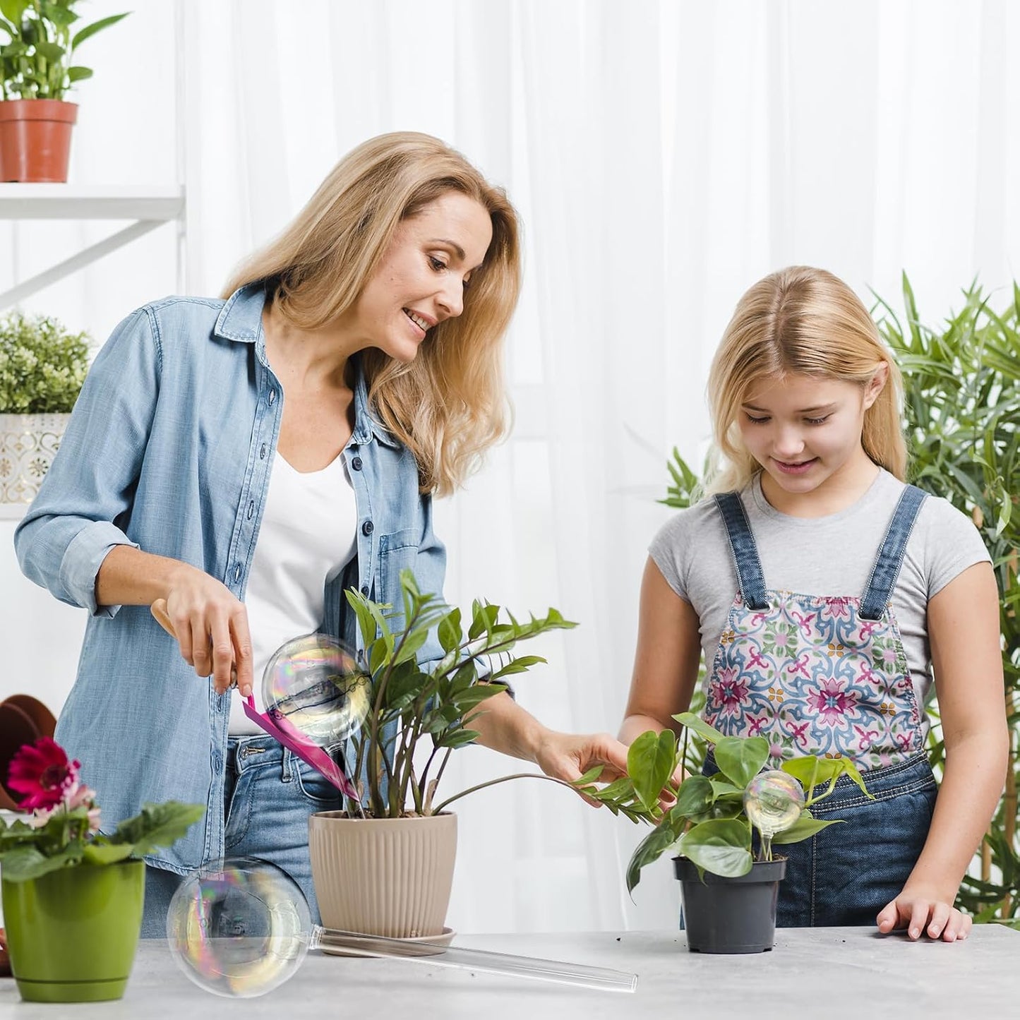 6PCS Plant Watering Globes,Iridescent Rainbow Clear Watering Bulbs,Glass Self Watering Planter Insert,Watering Bulbs for Flowerpot,Indoor,Outdoor,Hanging Plants Home Garden(3 Large+3 Small)