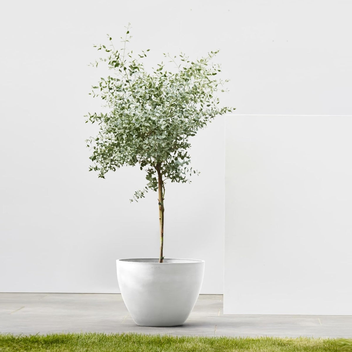 Antwerp Round Tapered Flower Planter, White Grey, 16"