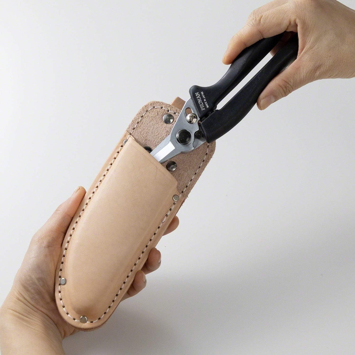 Wazakura Bonsai Scissors Tool Holster Made in Japan W 3inch (75mm) Beige, Japanese Garden Small Tool Pouch with Belt Clip, Scissor Holder with Belt Loop, Bonsai Shears Case for Gardening Tool Belt