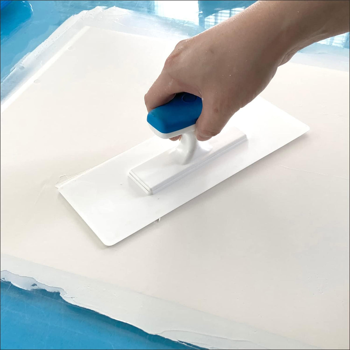 Plastic Trowel with Blue Comfortable Grip Handle, Includes 4" x 9.5'' Finishing Trowels, Lightweight Mounting Suitable for Scrape,Plastering and Paint Walls(D1147F)