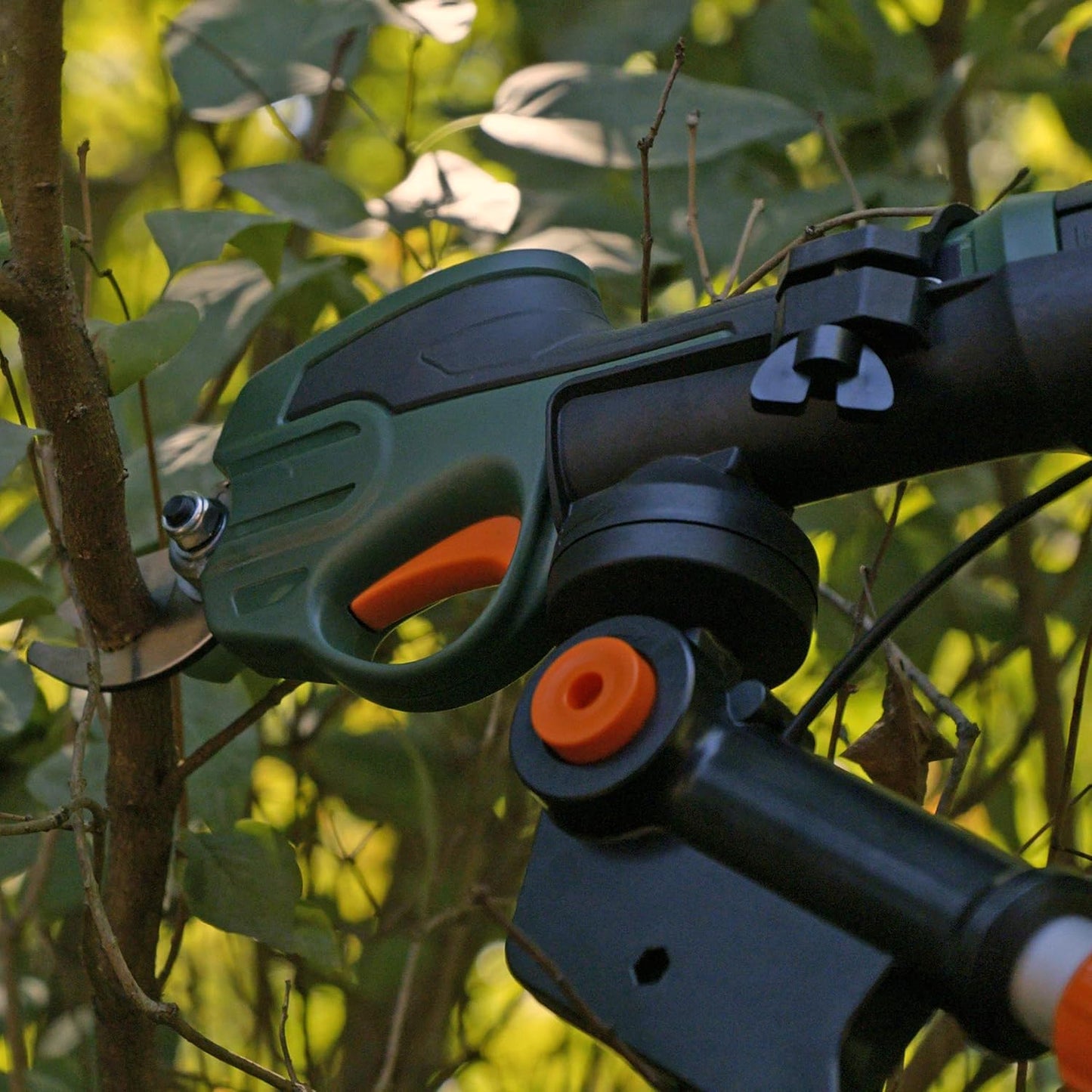 PR17216PS 7.2-Volt Cordless Power Pruner with Extension Pole