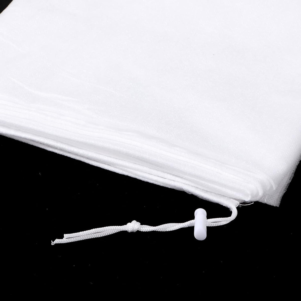 6 Pcs Plant Covers Freeze Protection Winter Frost Blanket for Outdoor Plant Bag 23.6 x 31.5 Inch, 31.5 x 39.4 Inch Shrub Jacket with Drawstring Reusable Frost Cloth for Cold Weather Fruit Tree