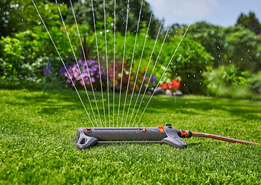 AquaZoom S Rectangular oscillating Sprinkler: Sprinkler for Watering Areas of 9–150 m², Range 3–15 m, Spread 3–10 m, Built-in Metal Filter (18710-20)