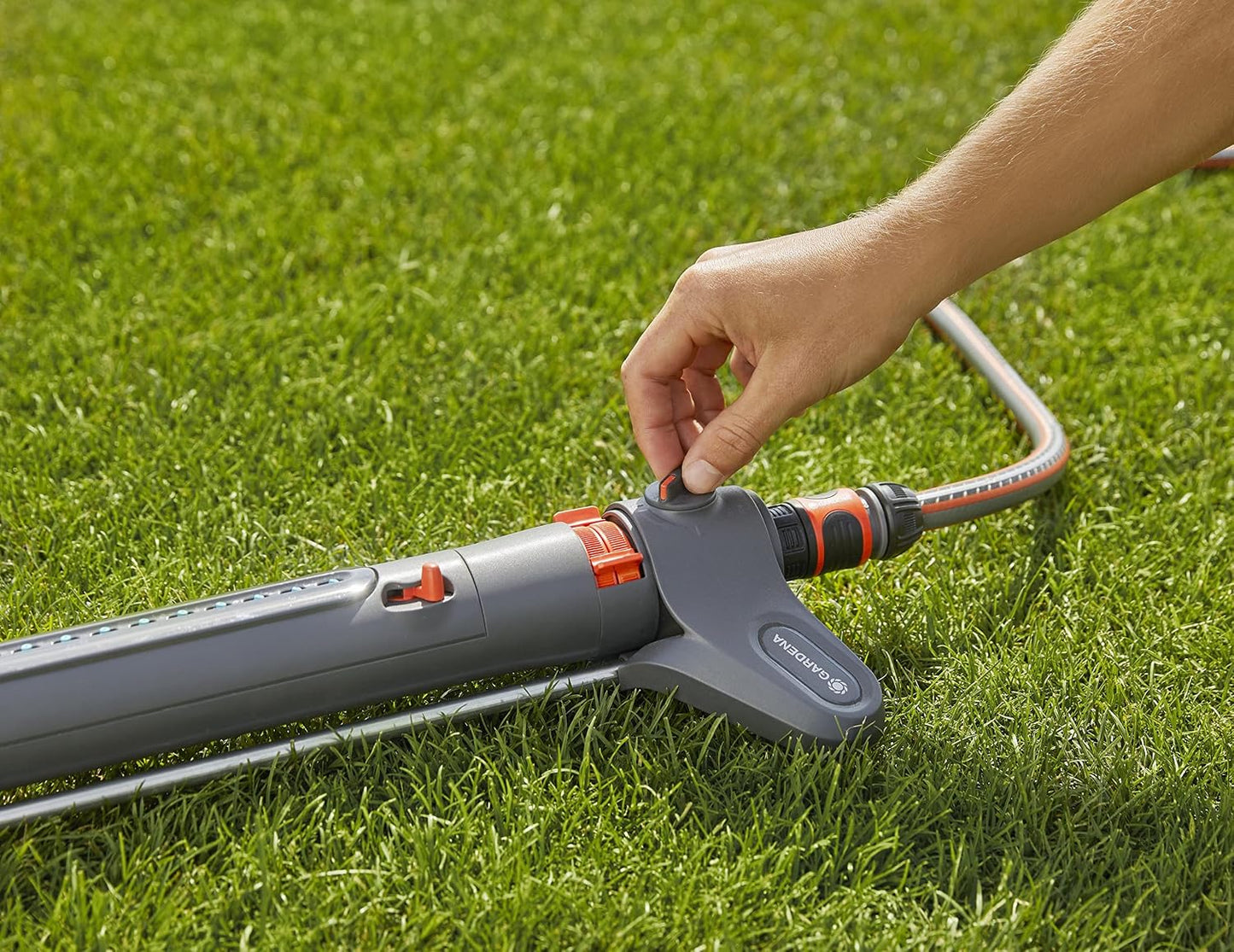 AquaZoom S Rectangular oscillating Sprinkler: Sprinkler for Watering Areas of 9–150 m², Range 3–15 m, Spread 3–10 m, Built-in Metal Filter (18710-20)