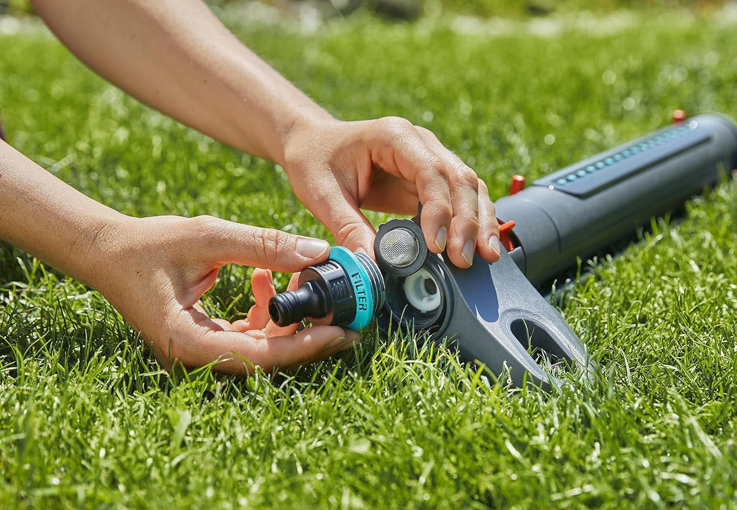AquaZoom S Rectangular oscillating Sprinkler: Sprinkler for Watering Areas of 9–150 m², Range 3–15 m, Spread 3–10 m, Built-in Metal Filter (18710-20)