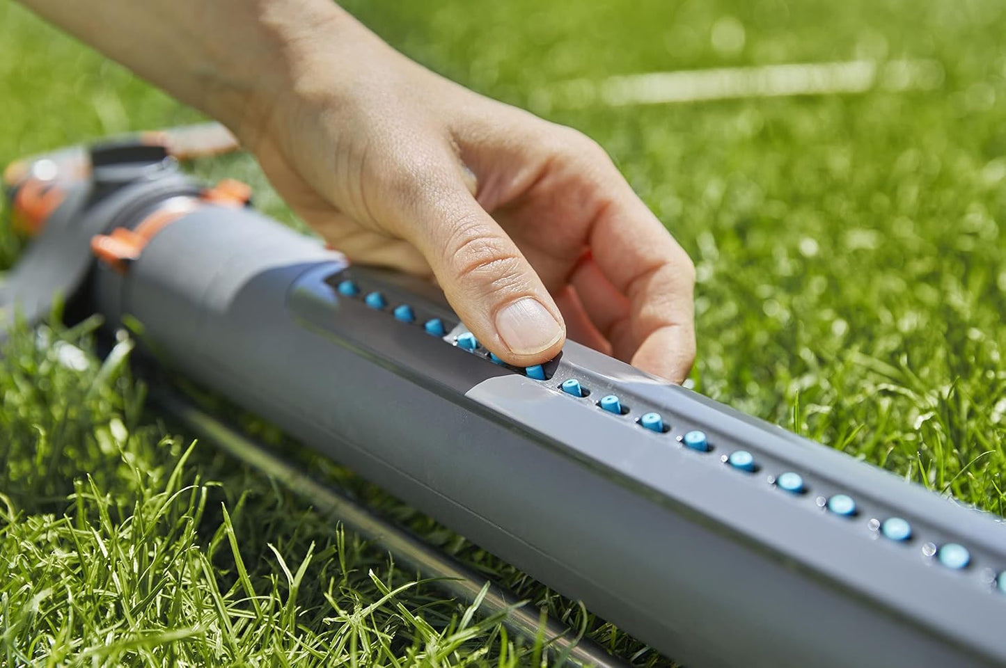 AquaZoom S Rectangular oscillating Sprinkler: Sprinkler for Watering Areas of 9–150 m², Range 3–15 m, Spread 3–10 m, Built-in Metal Filter (18710-20)