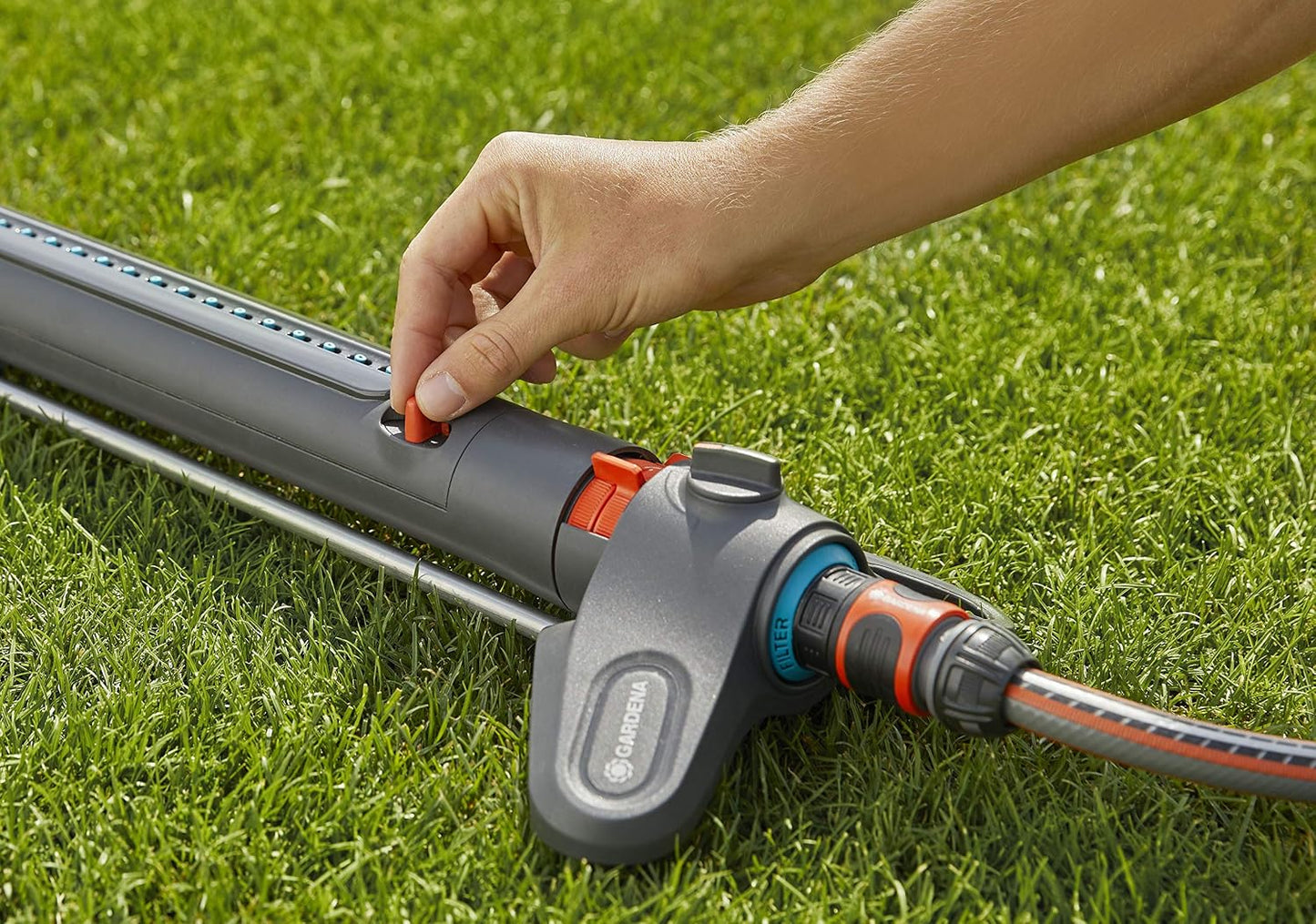 AquaZoom S Rectangular oscillating Sprinkler: Sprinkler for Watering Areas of 9–150 m², Range 3–15 m, Spread 3–10 m, Built-in Metal Filter (18710-20)