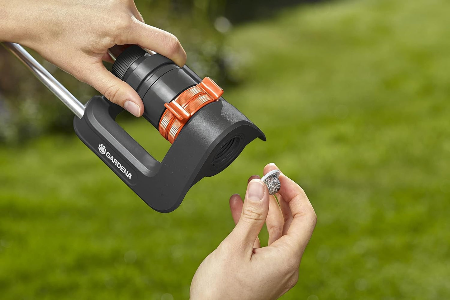 AquaZoom S Rectangular oscillating Sprinkler: Sprinkler for Watering Areas of 9–150 m², Range 3–15 m, Spread 3–10 m, Built-in Metal Filter (18710-20)