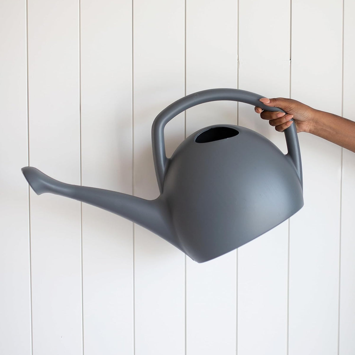 Rhino 2 Gallon (256 Fl Oz) Navy Blue Resin Watering Can for Indoor and Outdoor Use