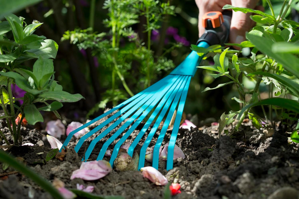 combisystem Hand Rake: Wire Hand rake for Raking up Garden Waste, 12 cm Working Width, Steel, Ergonomic Handle, Corrosion Protection (8919-20)