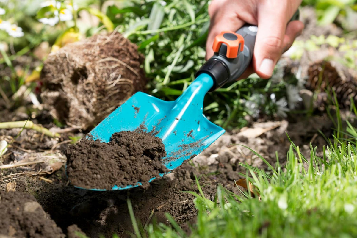 combisystem Hand Rake: Wire Hand rake for Raking up Garden Waste, 12 cm Working Width, Steel, Ergonomic Handle, Corrosion Protection (8919-20)