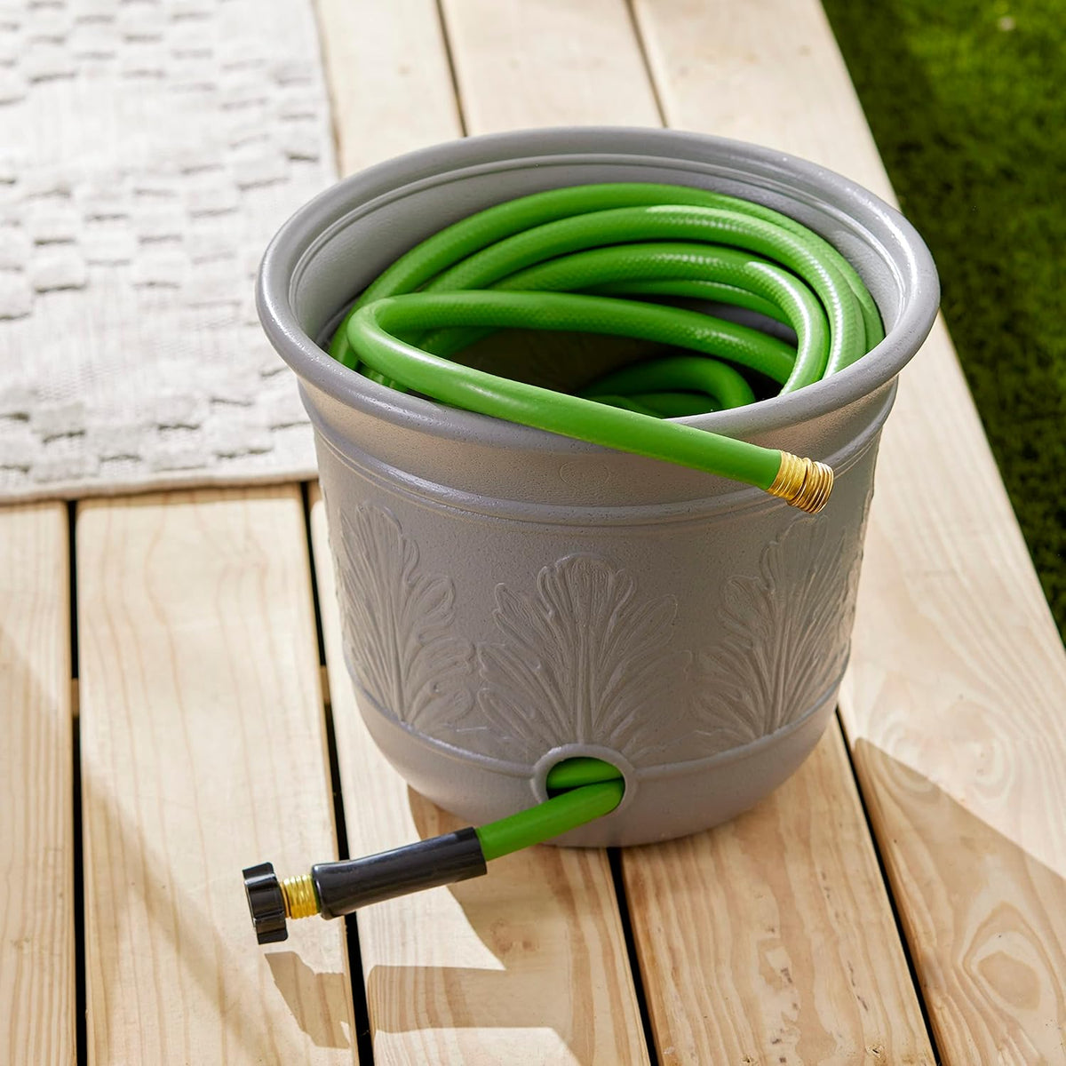 Suncast 300 Foot Heavy Duty 5 Gallon Decorative Plastic Hose Pot for Expandable and Lightweight Hoses, Ideal for Garden, Patio and Backyard Use