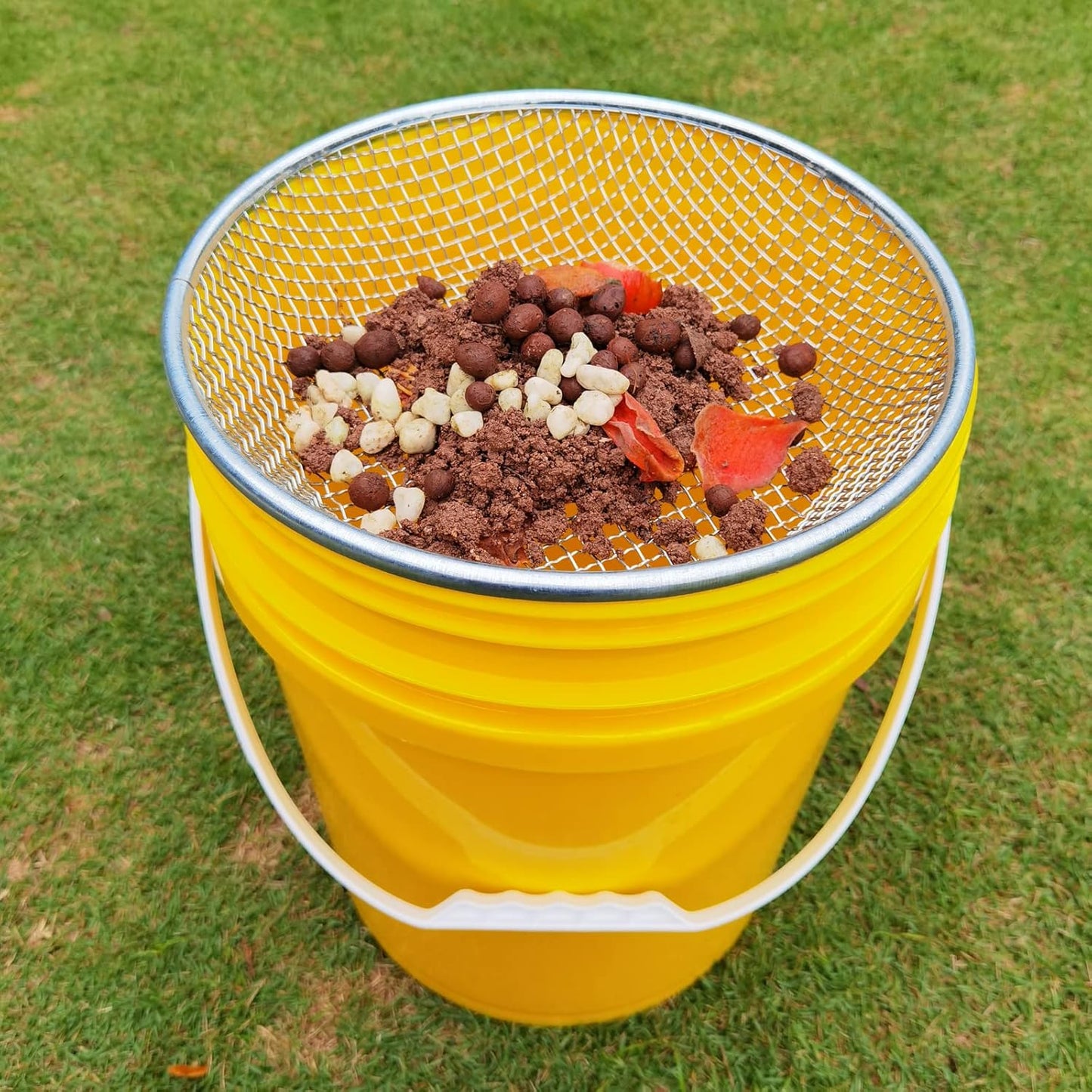 2PCS YUEBM Gardening Sand Soil Compost Sifter Perfect for 5 Gallon Bucket, 1/4 Inch Mesh, 1/8 Inch Mesh