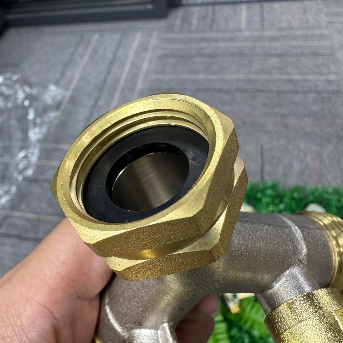 Garden Hose splitter, Heavy Duty Solid Brass Y splitter, Rust Resistant Two-Way Faucet splitter, Frost Resistant Outdoor Hose splitter，Brass Nickel，Extended Metal Handle Valve
