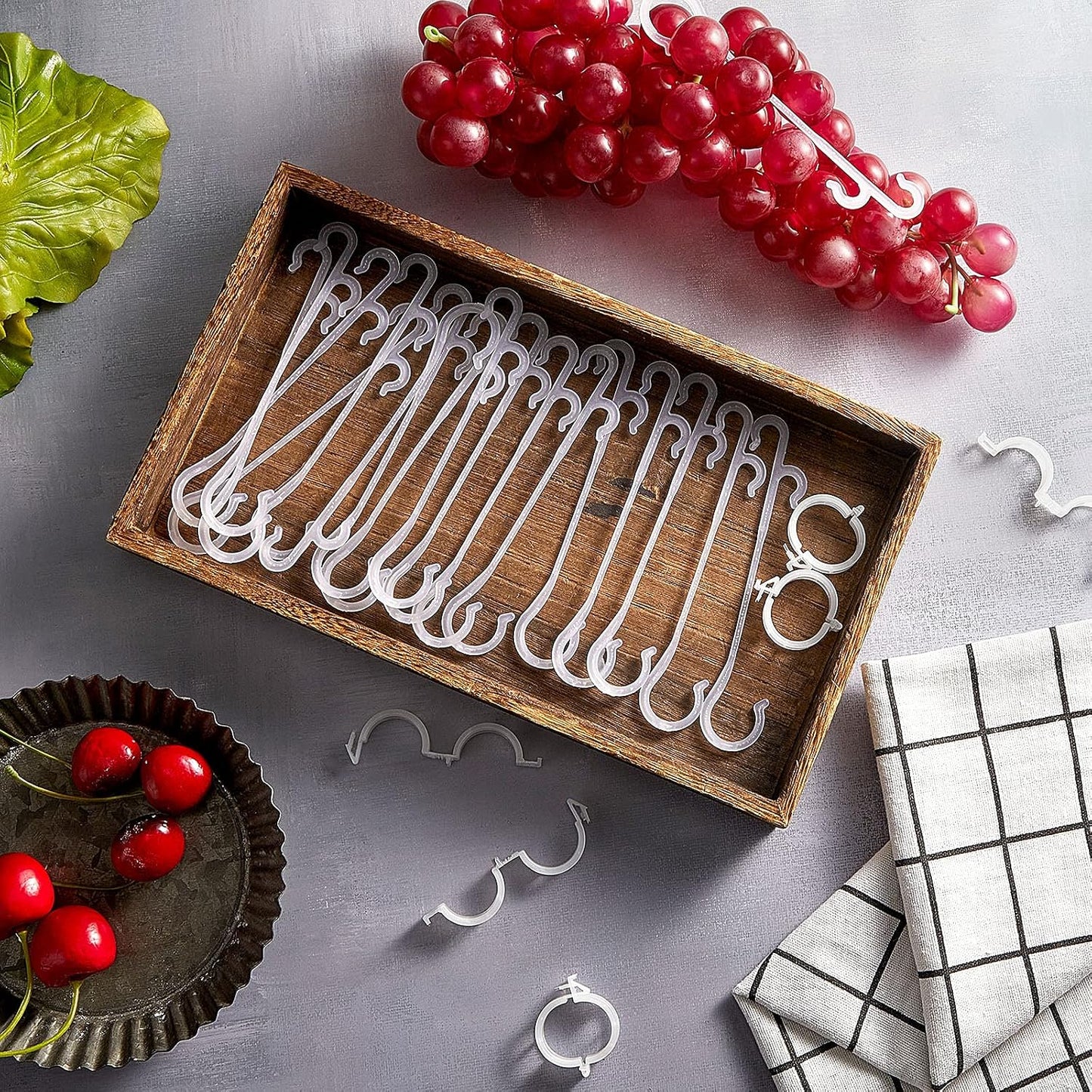 Tomato Support Clips, Plant Vegetable Support Hook Clip, Garden Support Clips, Grape Vine, Vegetables Plants Tomato Trellis Clips to Prevent Tomatoes from Pinching or Falling Off(200 Pieces)
