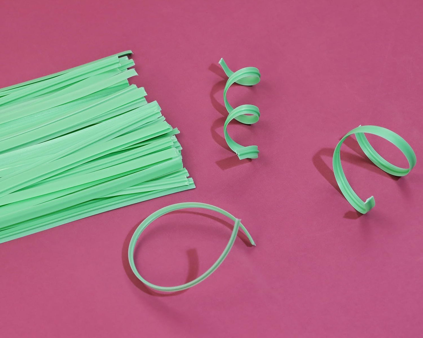80pcs plastic Twist Ties Plant Ties Reusable Bread Twist Ties cake pop ties Cable Ties Candy Ties for Bags 4 Inch (Purple)