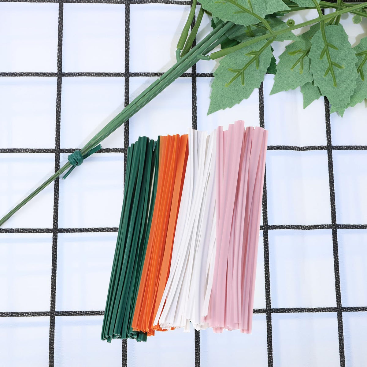 80pcs plastic Twist Ties Plant Ties Reusable Bread Twist Ties cake pop ties Cable Ties Candy Ties for Bags 4 Inch (Purple)