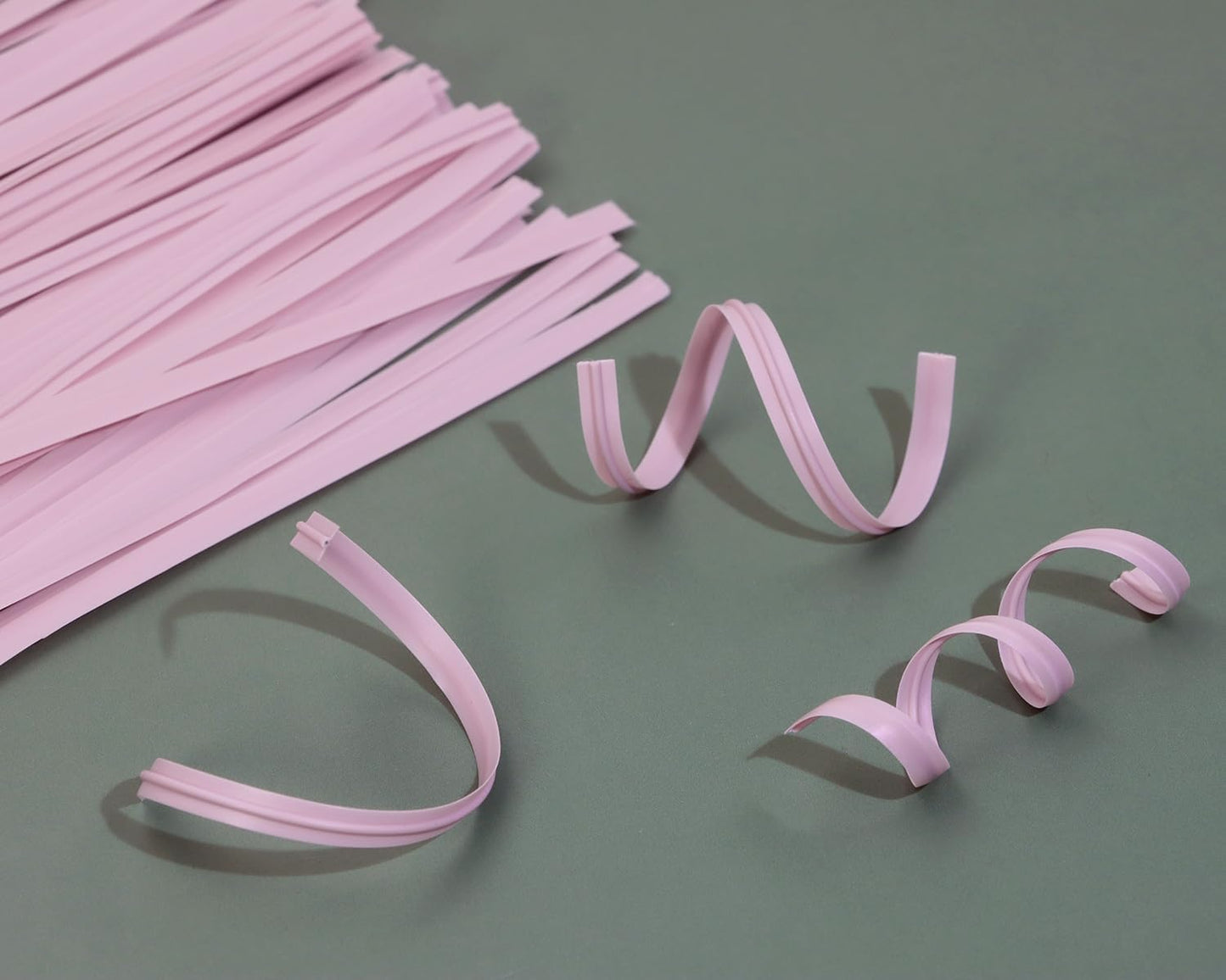 80pcs plastic Twist Ties Plant Ties Reusable Bread Twist Ties cake pop ties Cable Ties Candy Ties for Bags 4 Inch (Purple)