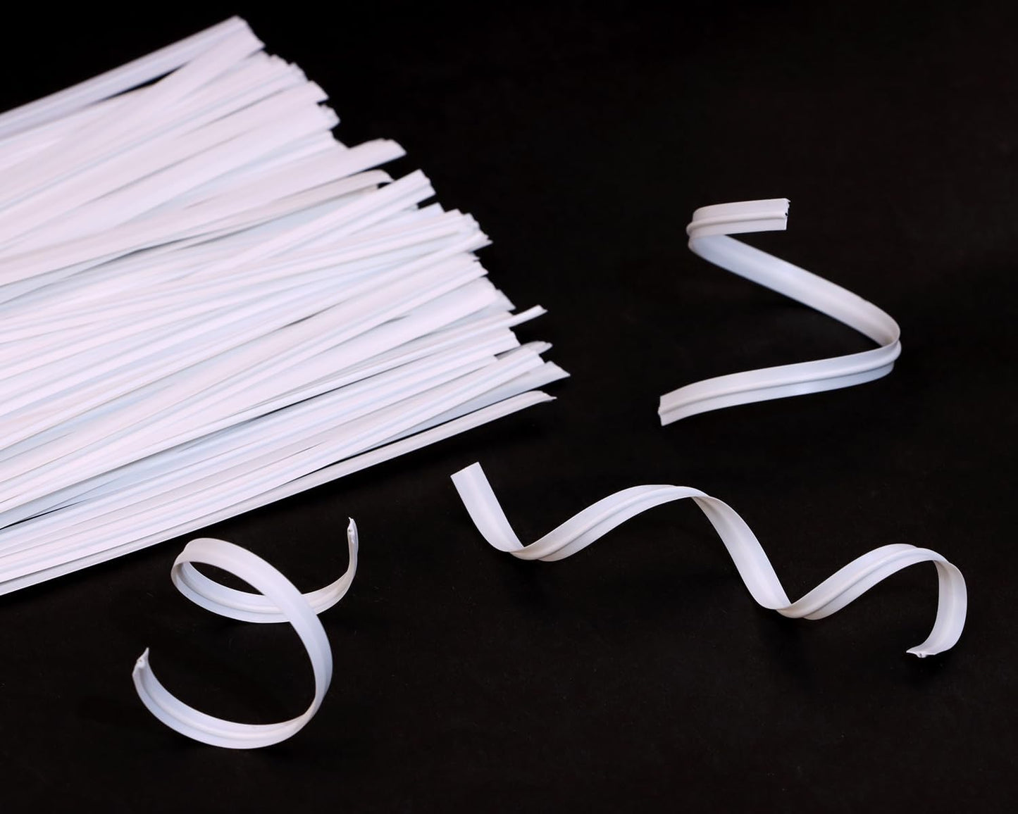 80pcs plastic Twist Ties Plant Ties Reusable Bread Twist Ties cake pop ties Cable Ties Candy Ties for Bags 4 Inch (Purple)