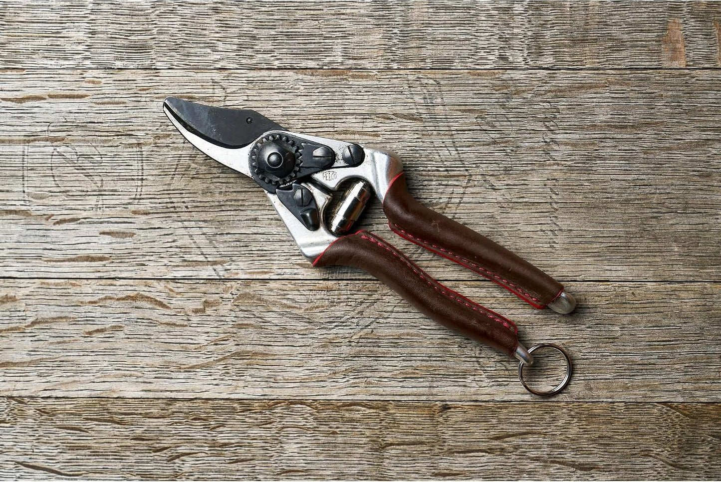 8 ELITE Pruning Shears – 8.3" Swiss-Made Garden Clippers with Leather-Wrapped Handle for Large Right Hand | Hand Pruners for Gardening | Garden Tool Cutter with Bypass Blade, Carbon Steel