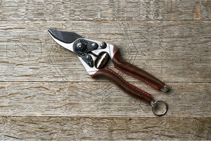 8 ELITE Pruning Shears – 8.3" Swiss-Made Garden Clippers with Leather-Wrapped Handle for Large Right Hand | Hand Pruners for Gardening | Garden Tool Cutter with Bypass Blade, Carbon Steel