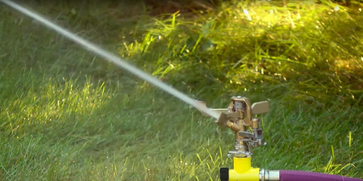15081 Circular Base Impulse Sprinkler with a Heavy-Duty Metal Base, Red
