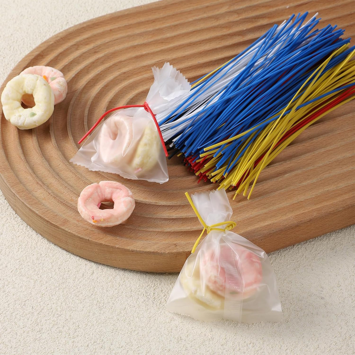 250 Pcs Twisty Ties 6 inch Reusable Plastic Metal Wire Twists Tie Garden Twist Ties for Plastic Coffee Bags, Gift Wrapping, Crafts, Plants (White Blue Black Yellow Red)