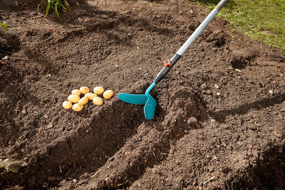 combisystem Draw Hoe: Garden Hoe for Weeding and loosening the Soil Under Great Loads, 12 cm Working Width, Rust-Free Stainless Steel Blade, fits on combisystem Handles (3192-20)
