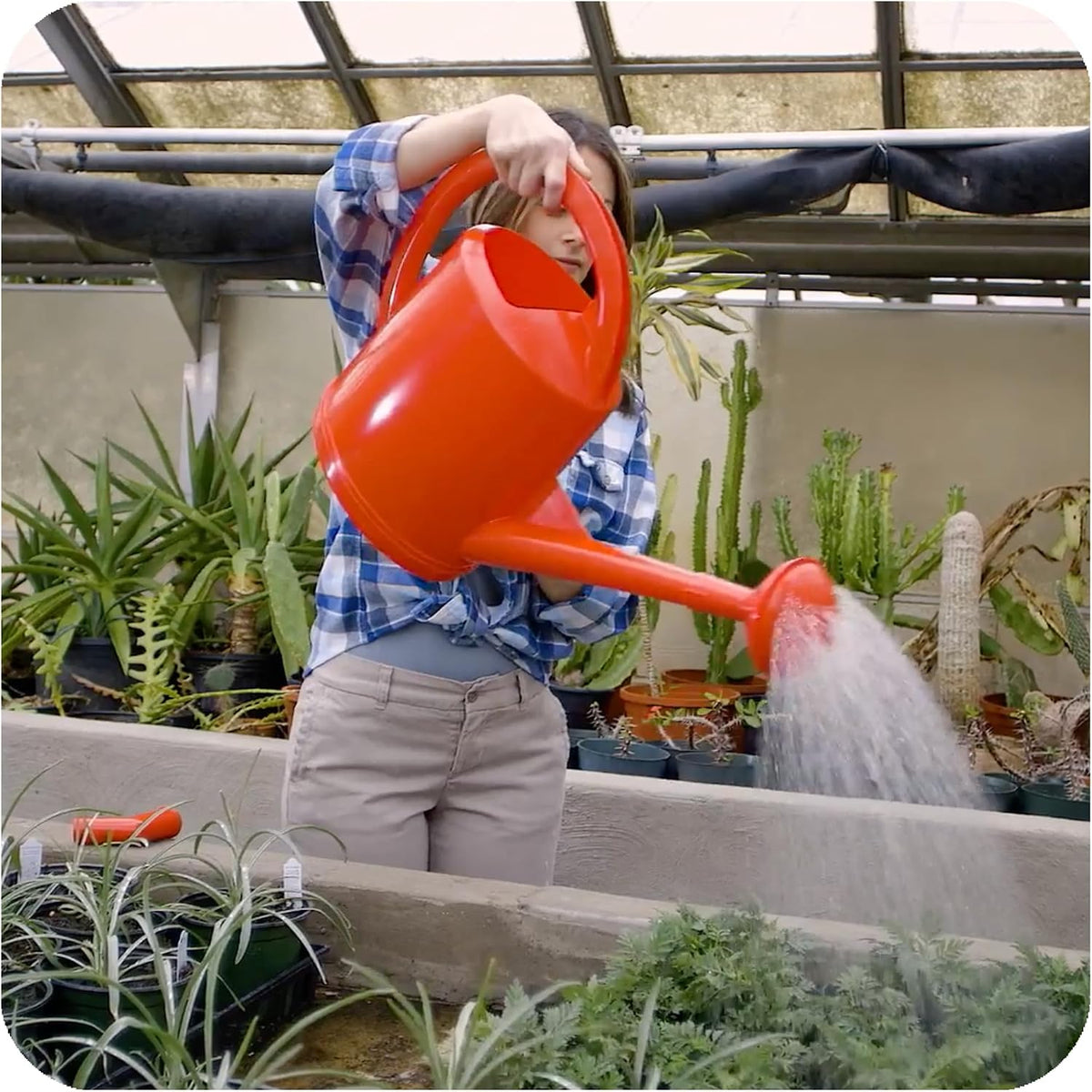 Durable Swiss Watering Can with UV Protection, Ergonomic Handle for Indoor/Outdoor Gardening, Made in Switzerland (7 Liter, Red)