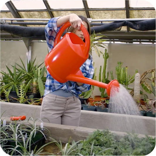 Durable Swiss Watering Can with UV Protection, Ergonomic Handle for Indoor/Outdoor Gardening, Made in Switzerland (7 Liter, Red)