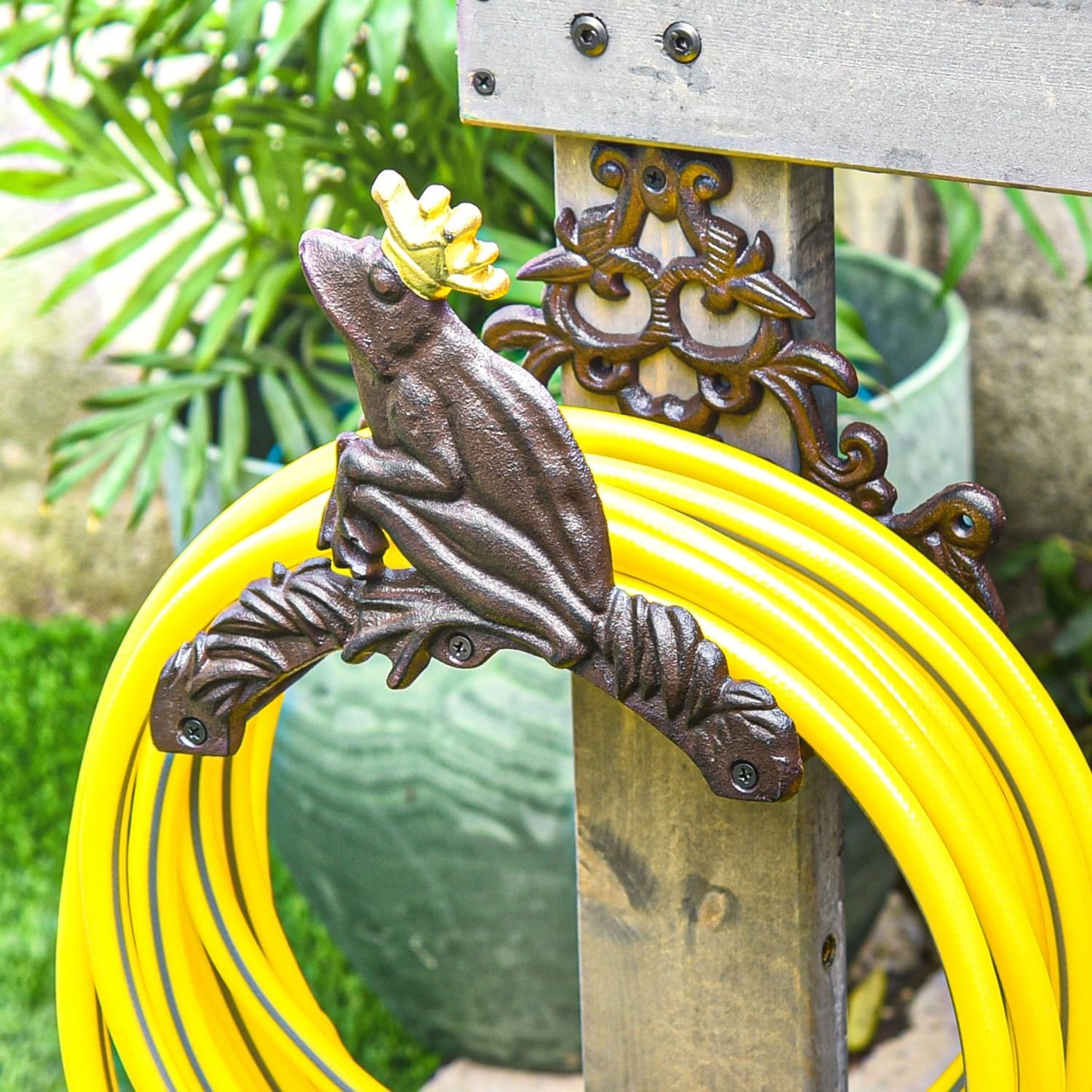 Heavy Duty Cast Iron Garden Hose Holder | Water Hose Hanger Wall Mounted | Decorative Indoor Outdoor Hose Rack Reel | 50FT 75FT 100FT Water Hose Bulter Storage | Lovely Frog Metal Hose Stand