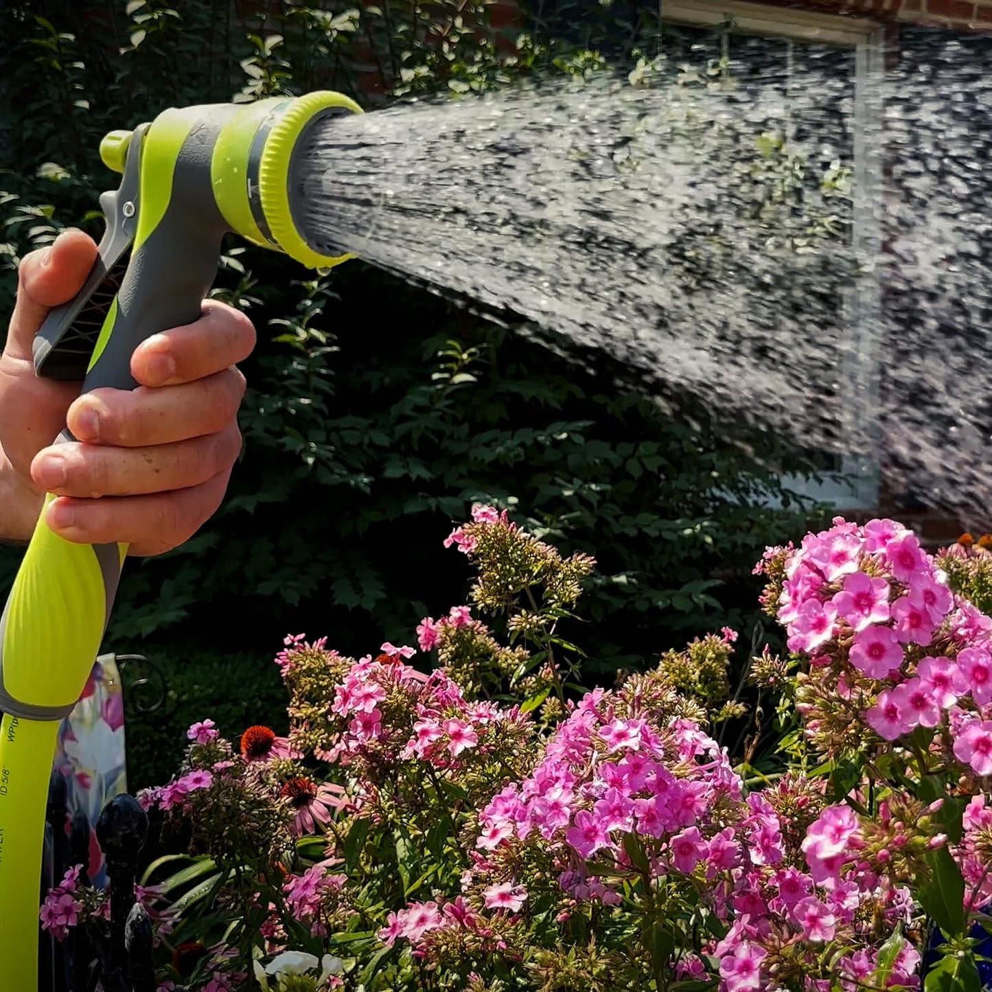 6-Pattern Adjustable Garden Hose Nozzle Sprayer with Easy to Use on/off toggle & Durable Design