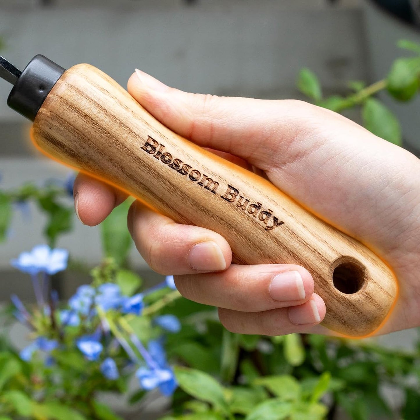 Professional Stainless Steel Dandelion Weeding Tool with Wooden Handle, Garden Root Remover for Lawn and Garden Maintenance