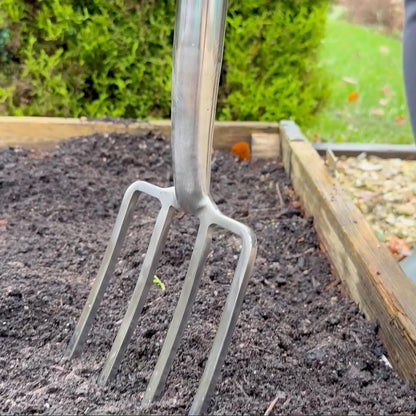 Traditional Stainless Steel Border Fork, Durable Heavy Duty Garden Tool, Ideal for Aerating Weeding and Digging, Comfortable Wooden Handle