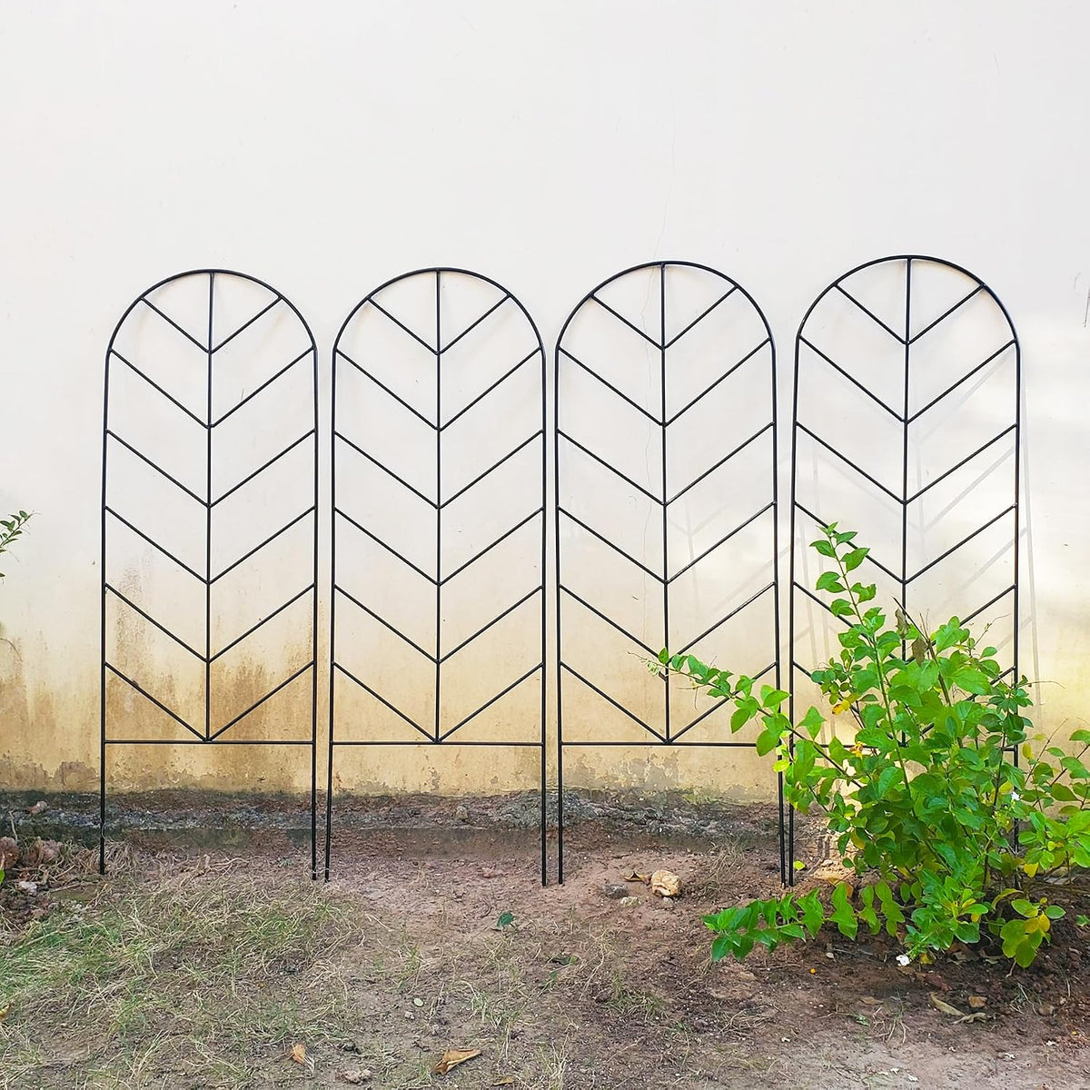 4 Pack Black Garden Trellis 45” x 15.9” for Climbing Plant Rustproof Iron Plant Support Patio Flower Metal Trelli Wire Lattices Grid Panels for Ivy Cucumbers Clematis Roses
