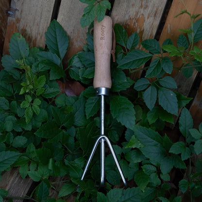 Gardening Tool Set 3 Pieces Stainless Steel Heavy Duty Gardening Kit Includes 2 Sizes of Hand Trowels and Cultivator Easy for Garden Cultivating Soil Lossening Transplanting Digging