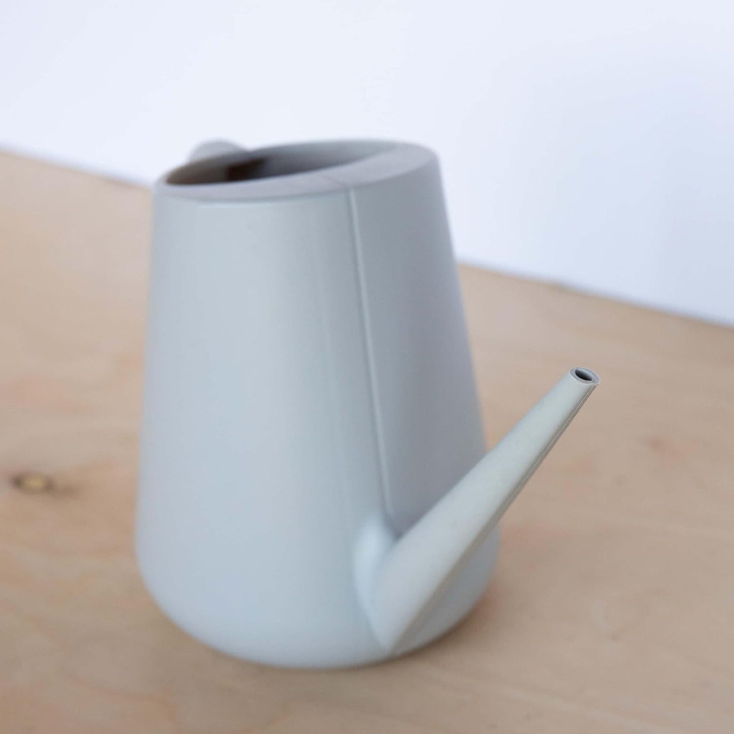 1.5 L (0.4 Gallon) Resin Indoor/Outdoor Watering Can in Black, Small Watering Can for Small Space Use