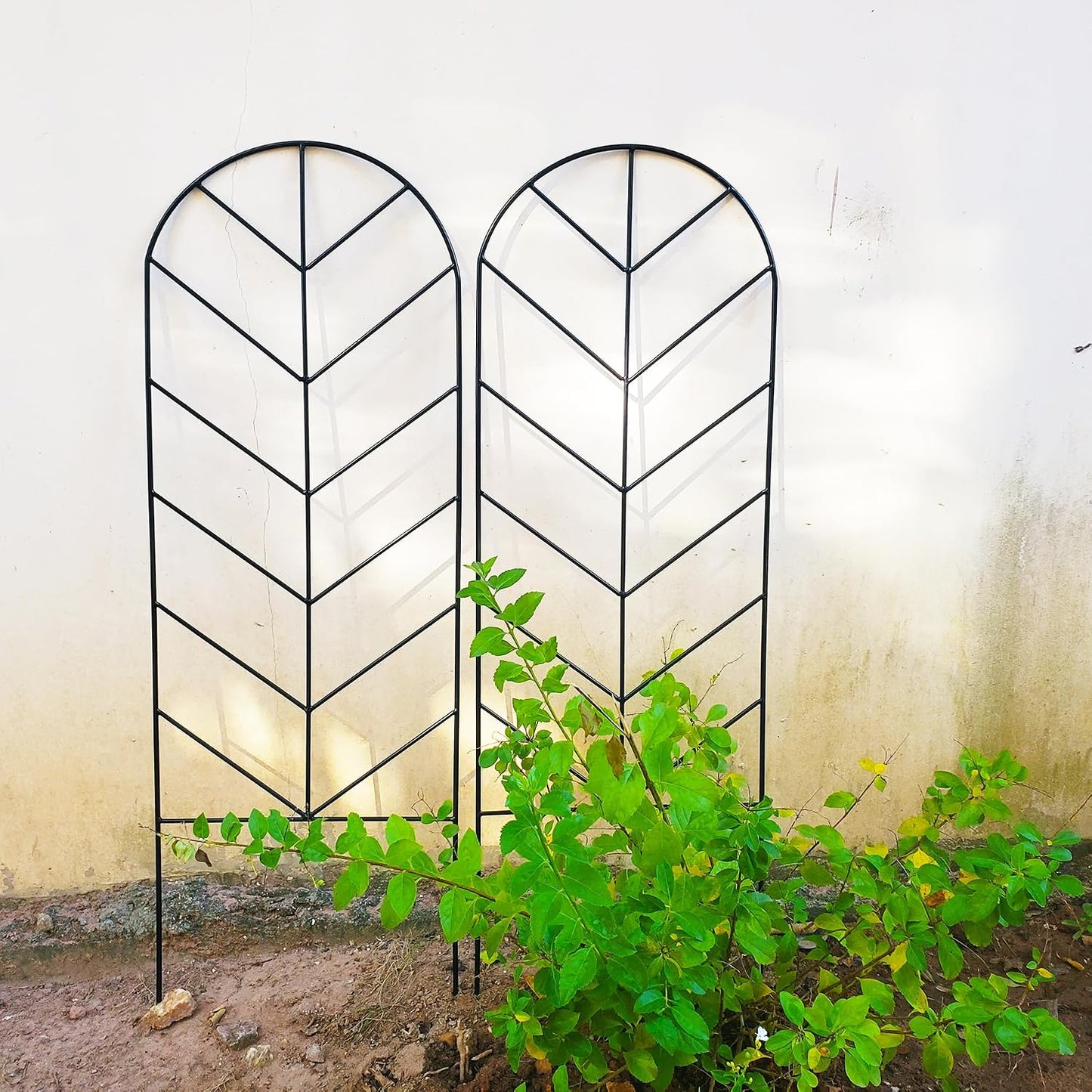 2 Pack Black Garden Trellis for Climbing Plants 45” x 15.9” Iron Plant Support Climbing Vines and Flowers Stands Vegetables Patio Metal Lattices Grid Panels for Ivy Cucumbers