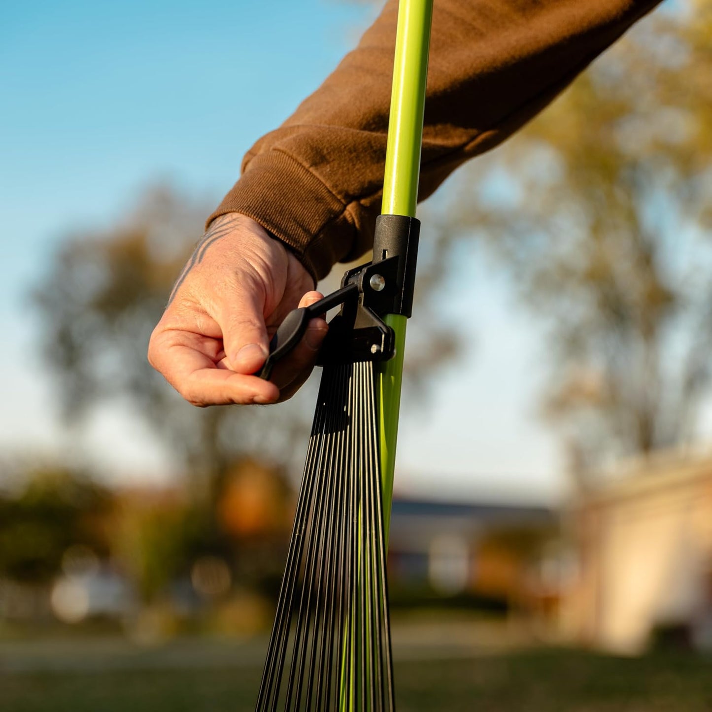 50002 Gator Grabber Telescoping Leaf Clean-Up Tool, Green/Black