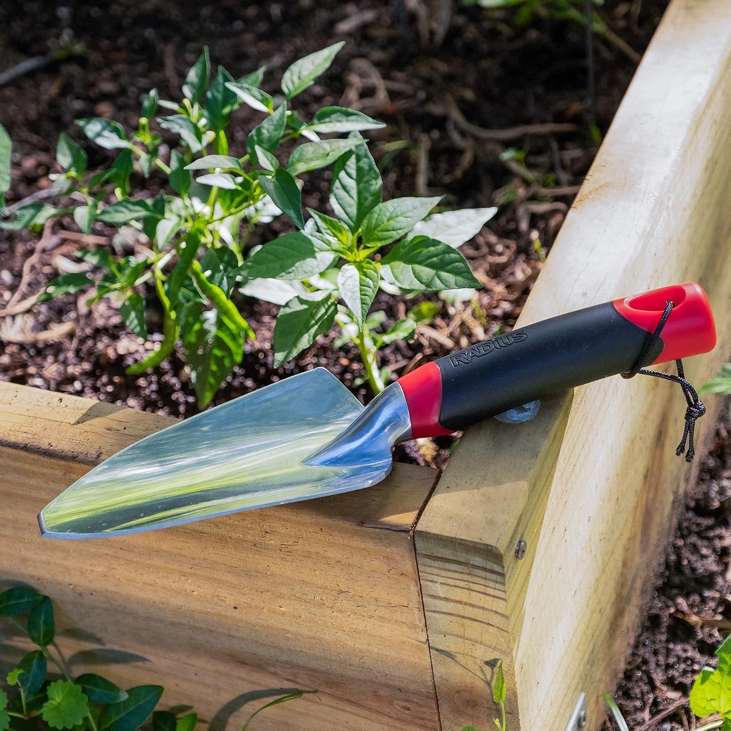 15011 Dig Garden Hand Trowel, Red